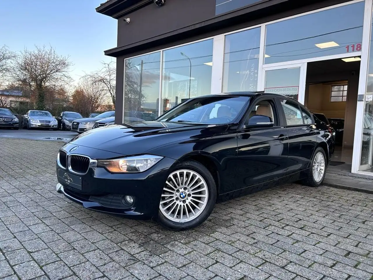 BMW 316 Berline in Zwart tweedehands in Kuurne voor € 10.950,-