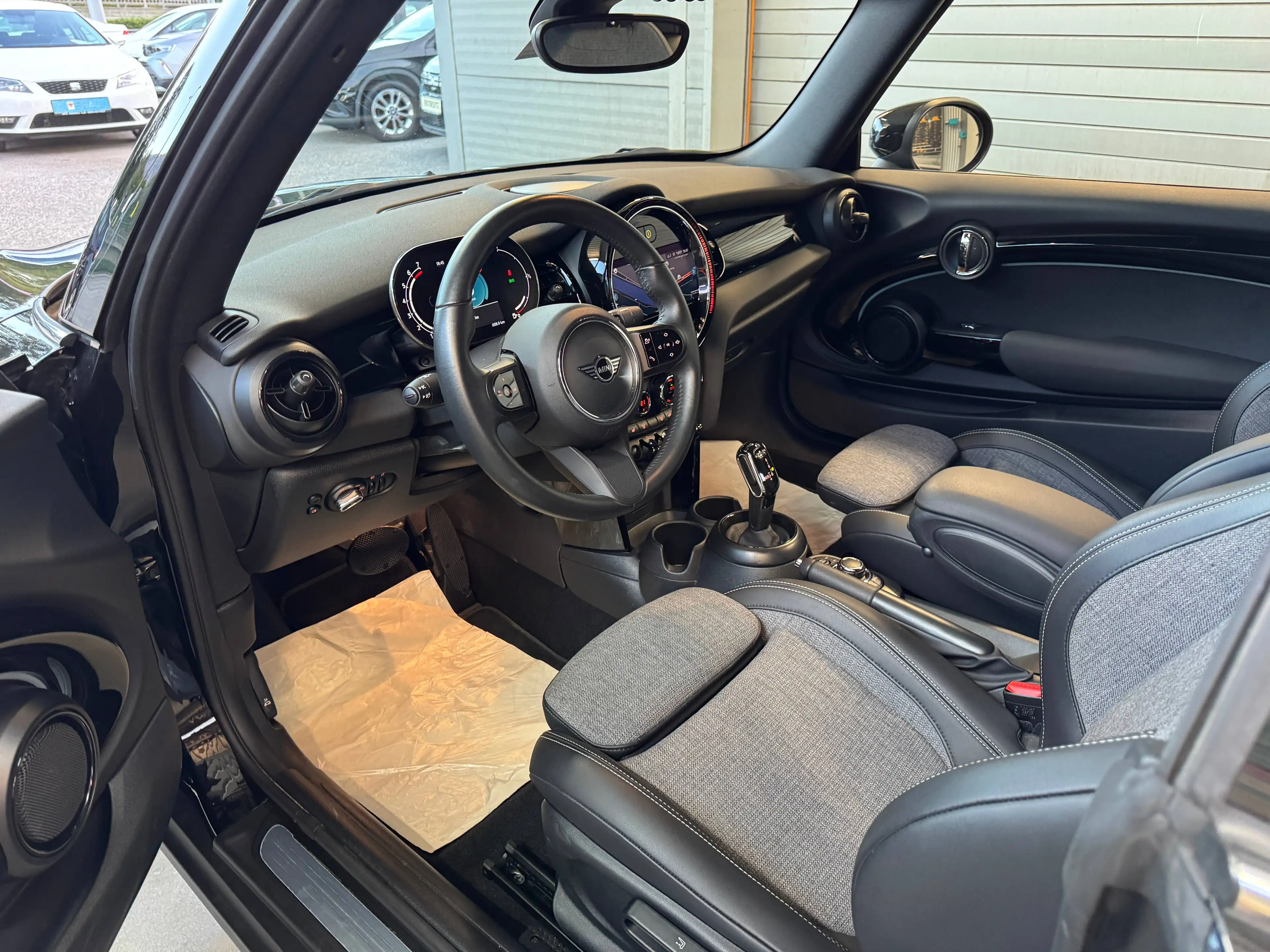 MINI Cooper Cabrio Cabrio Cooper Classic Trim — photo 8