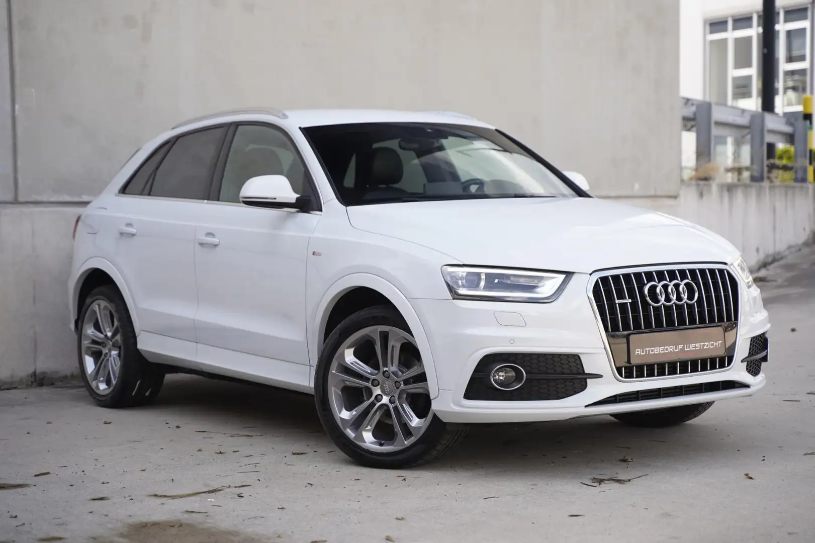 Audi Q3 2.0 TFSI quattro S Edition 210pk, Automaat, Camera Wit - 2