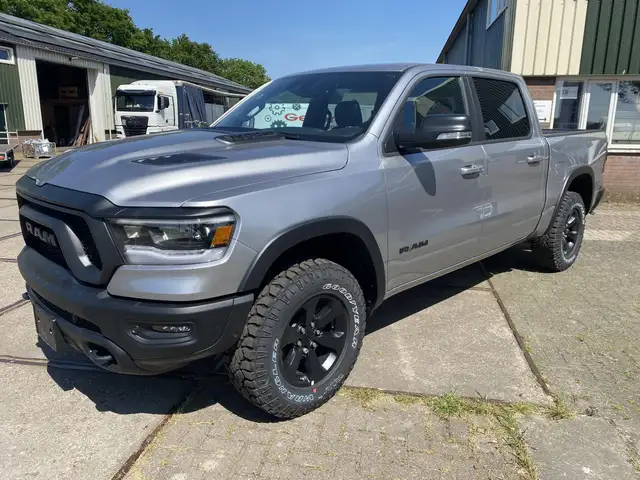 RAM 1500 Rebel Night edition Crew Cab 4x4