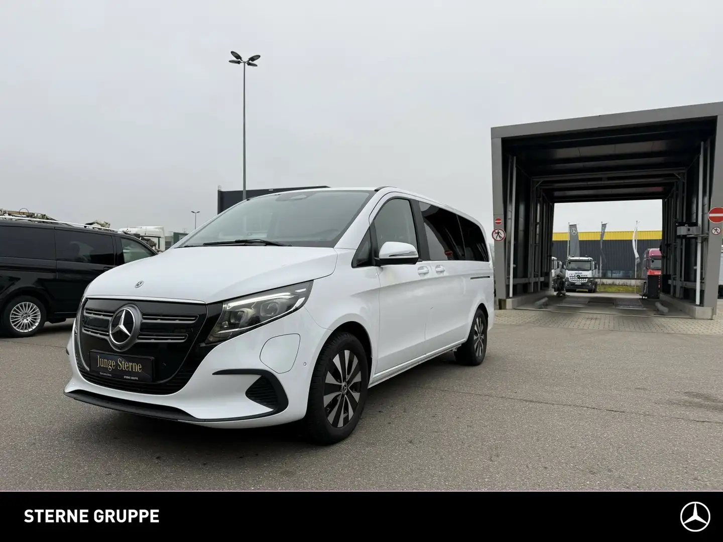 Mercedes-Benz EQV 300 EQV 300 Lang DISTRONIC MULTIBEAM LED 7 SITZER Weiß - 1