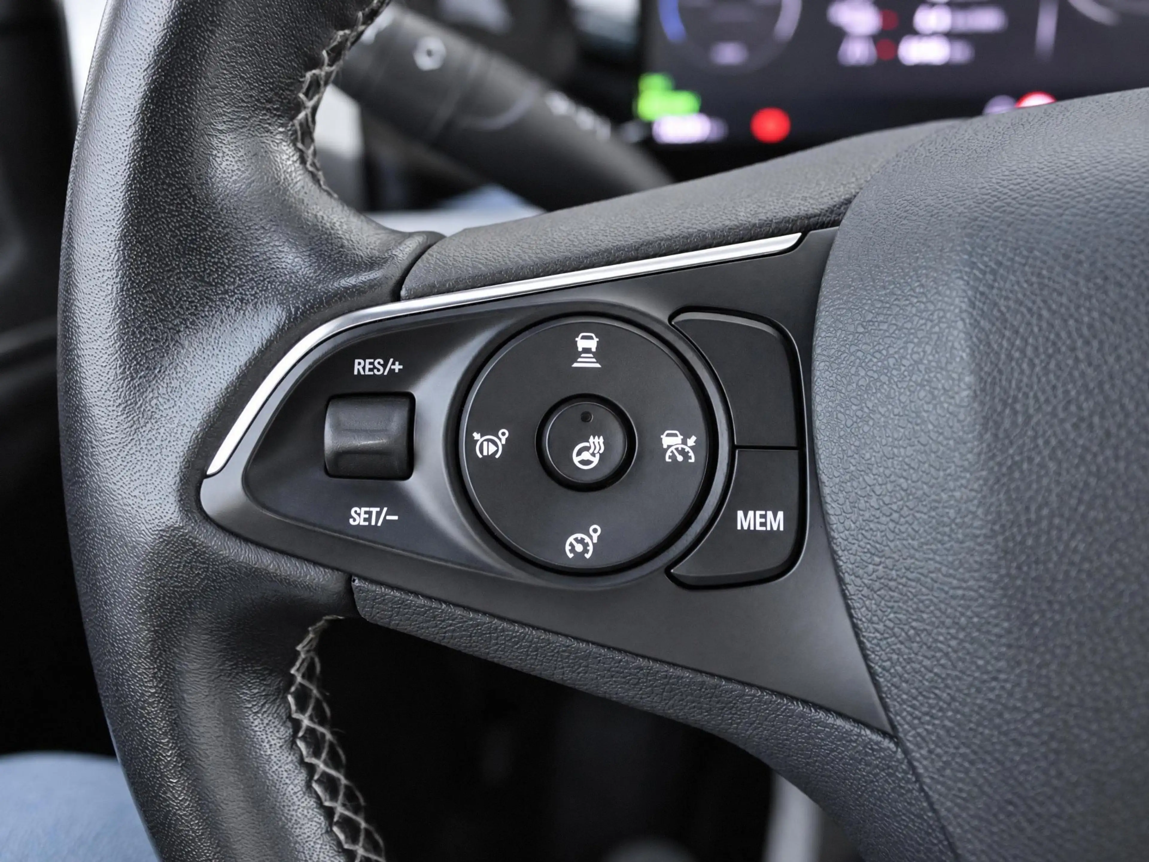 Opel Mokka-E Ultimate 50-kWh 11kw bl. | Camera / Stoel & Stuur — photo 15