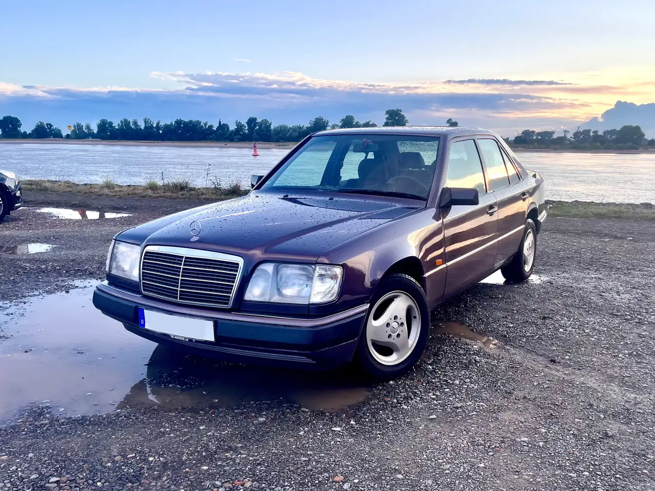 Mercedes-Benz E 220, foto 1