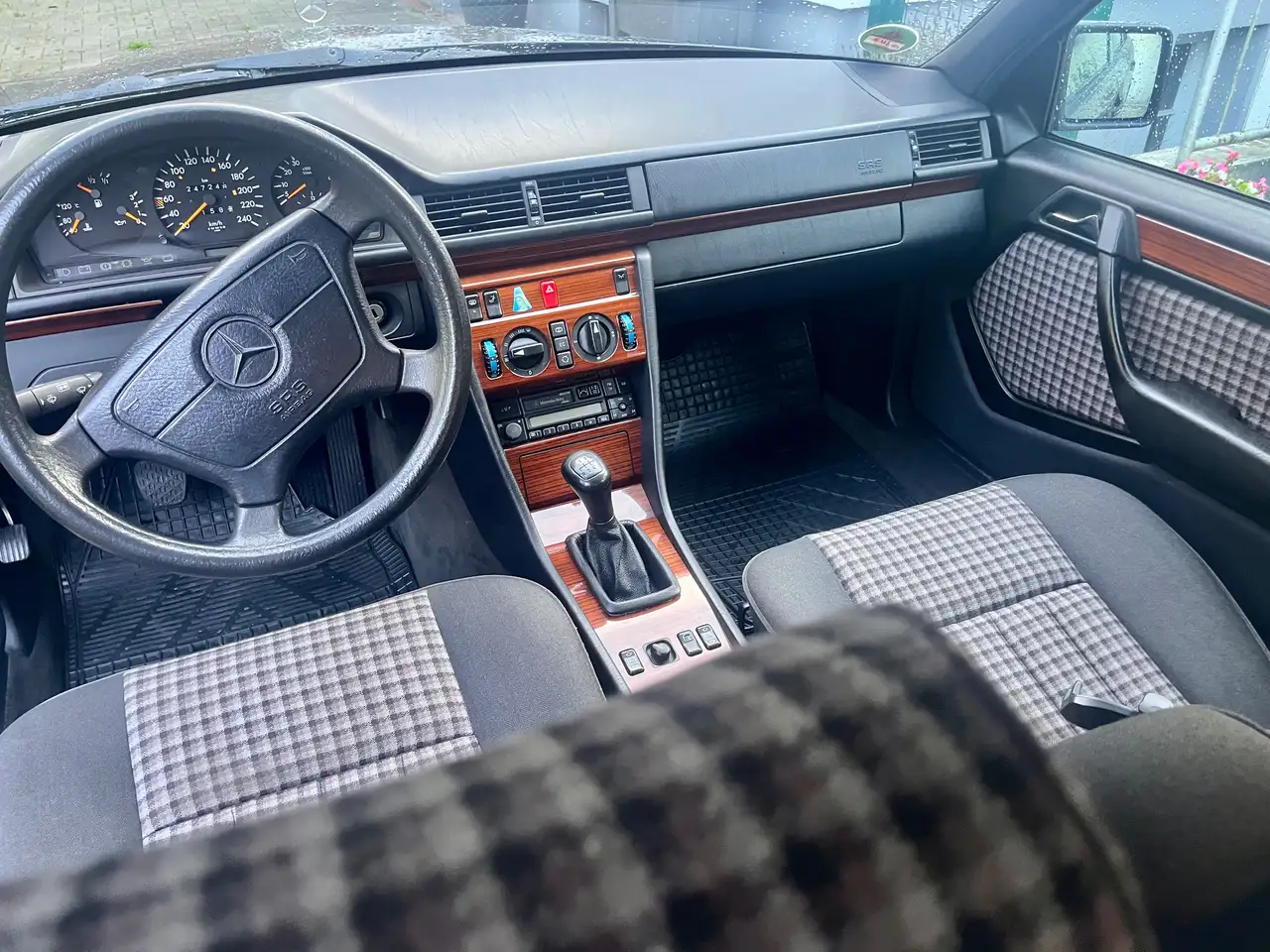 Mercedes-Benz E 220, foto 6