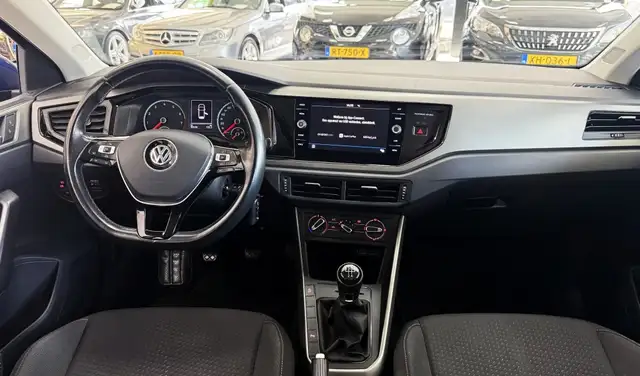 Volkswagen Polo view 4