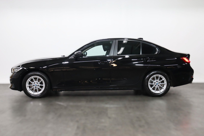 BMW 318 d Lim. Advantage *LIVE-COCKPIT*KAMERA*LED* — photo 12