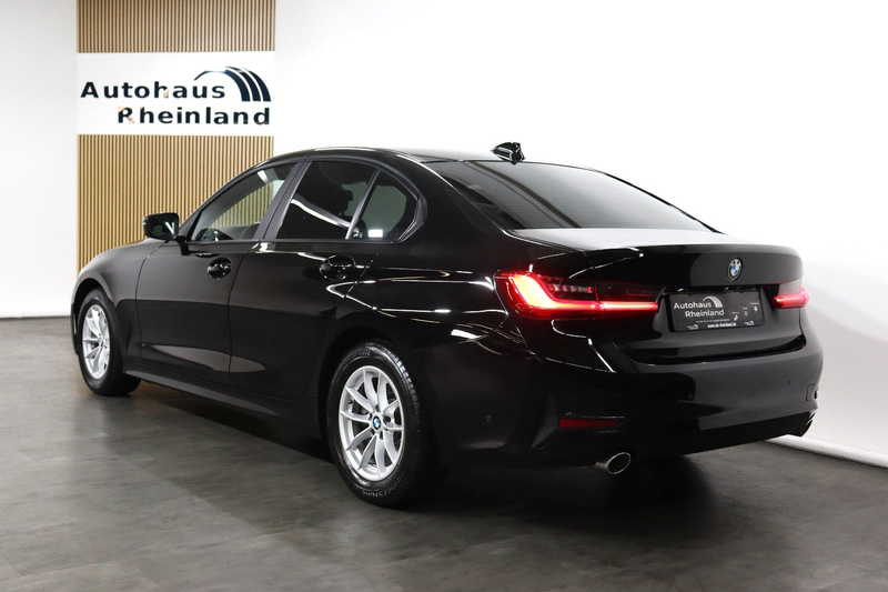 BMW 318 d Lim. Advantage *LIVE-COCKPIT*KAMERA*LED* — photo 9