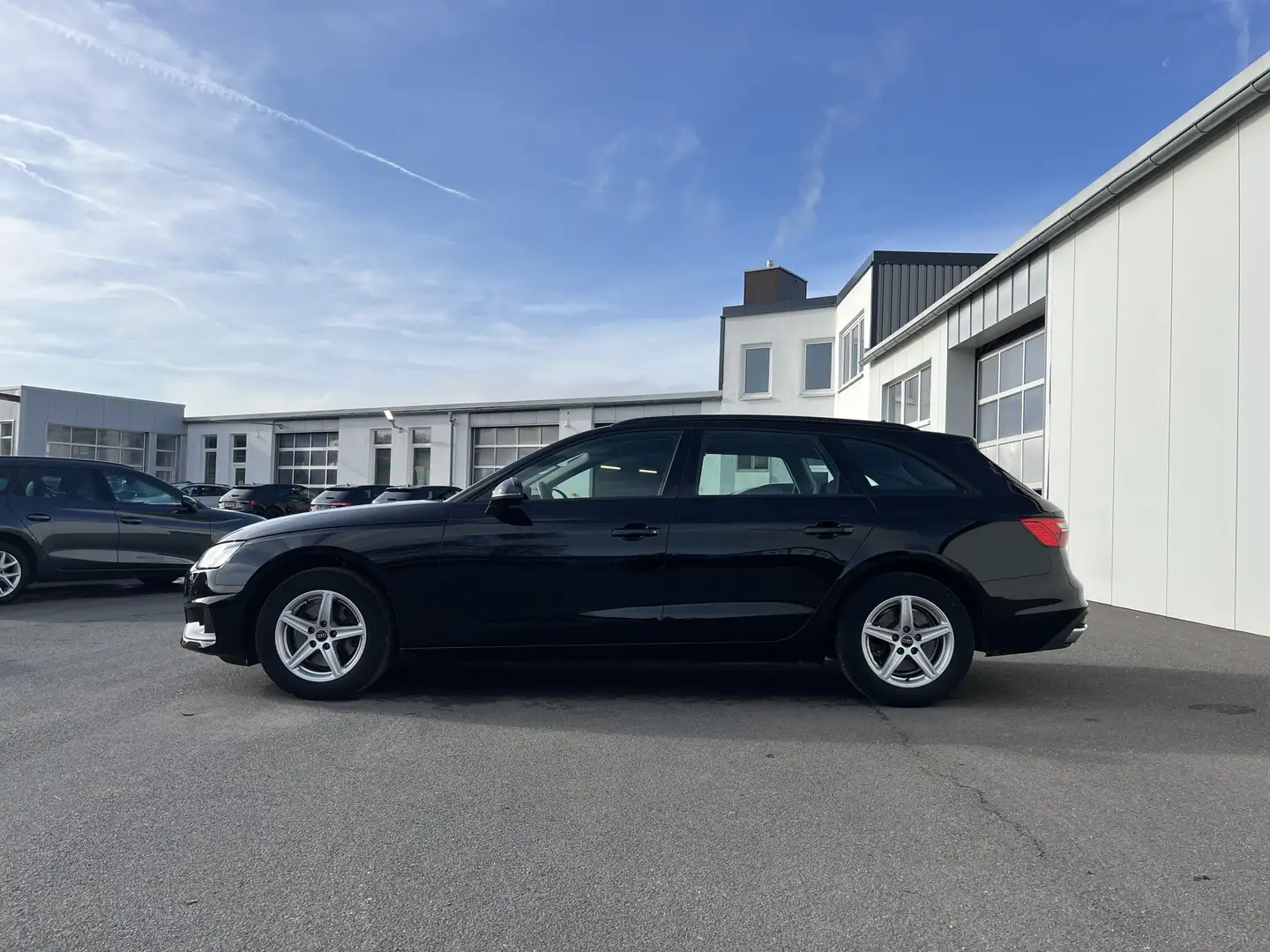 Audi A4 Avant 35 2.0 TDI S tronic 163€ m. 20% Anzahlung Schwarz - 2