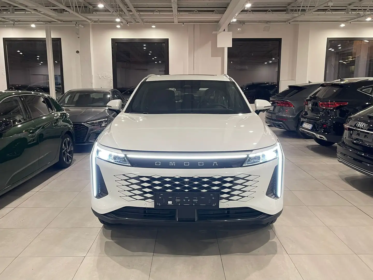 Omoda 9 Omoda 9 1.5 TGDI 537 CV Super Hybrid System i-AWD Bianco - 1