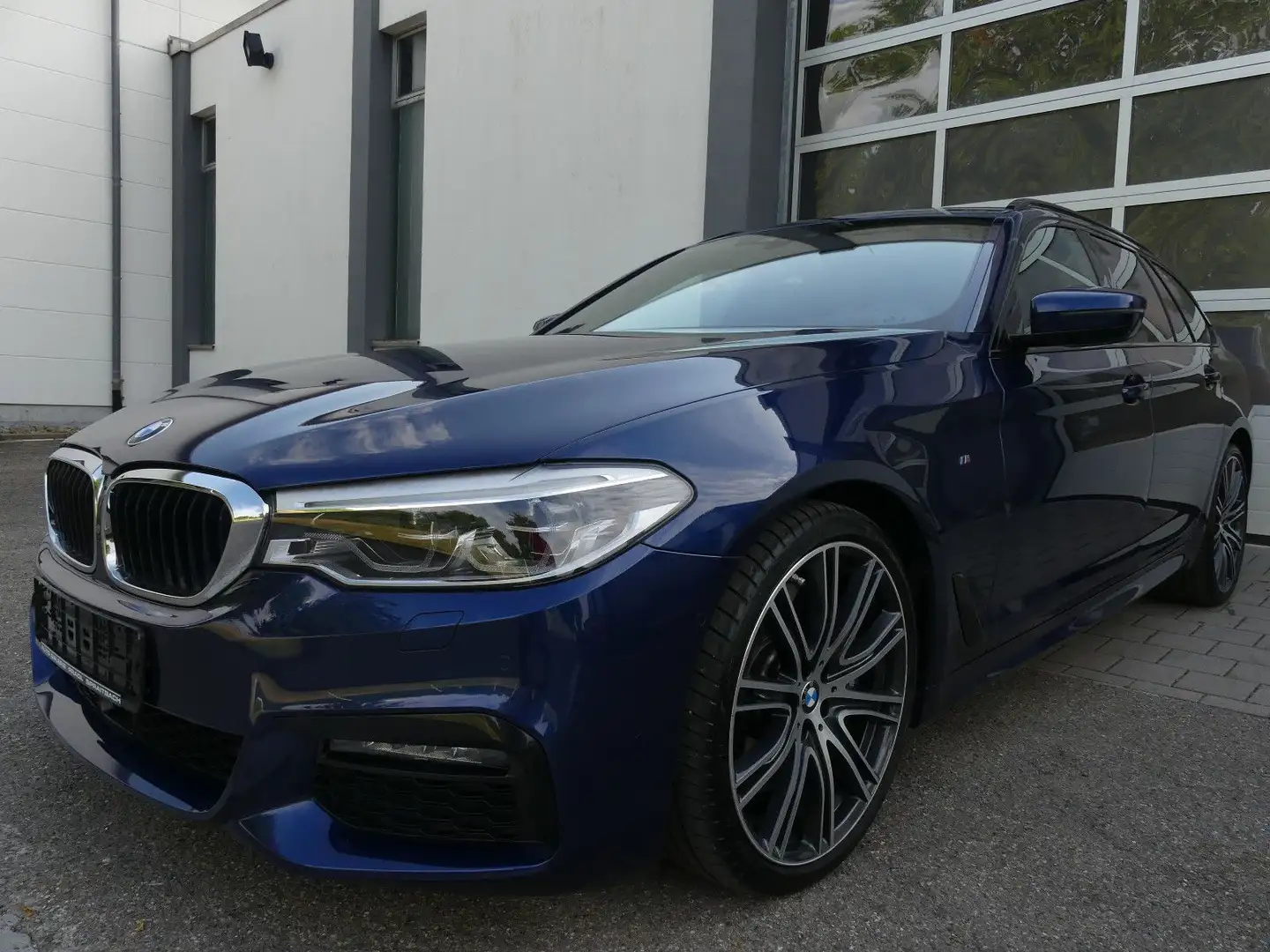 BMW 540 i Touring xDrive M Sport Pano/H&K/360°/HuD Bleu - 1