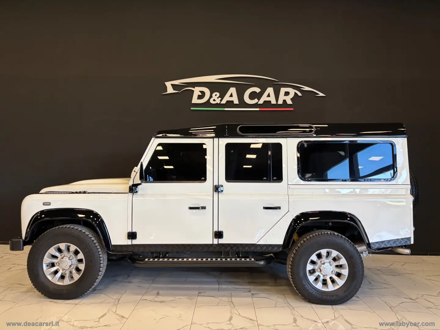 Land Rover Defender 110 2.5 Td5 S.W. E White - 1