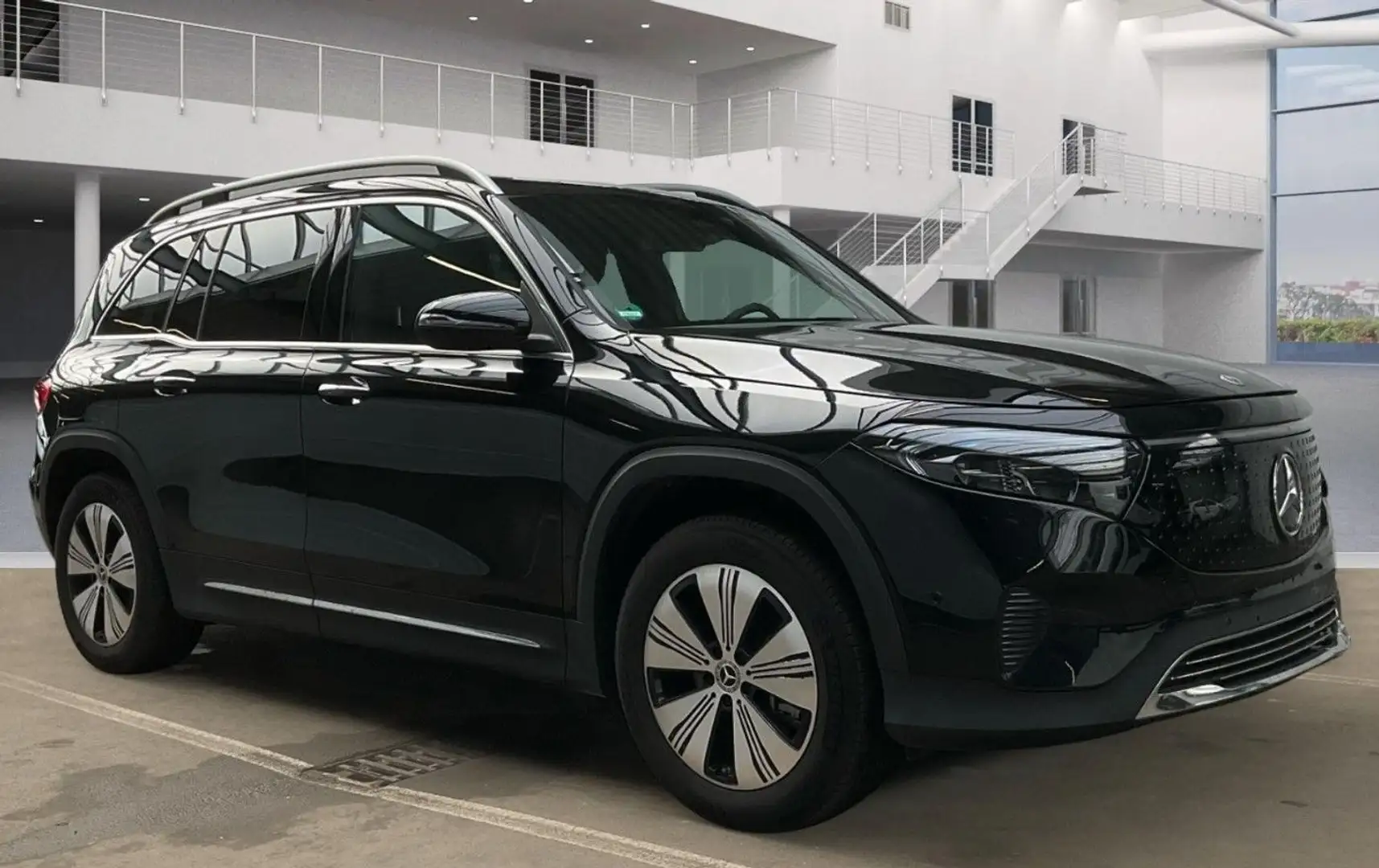 Mercedes-Benz EQB 350 4MATIC AHV Schwarz - 2