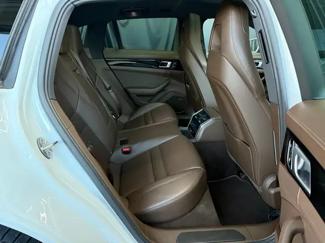 Porsche Panamera 4 E-Hybrid Ansicht 9