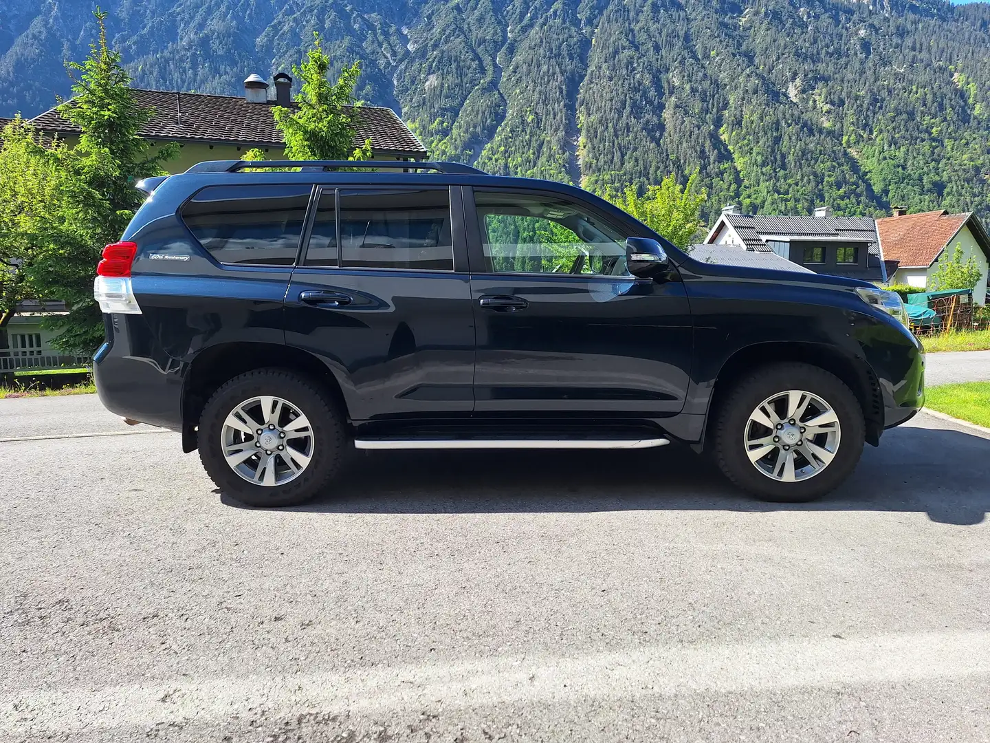 Toyota Land Cruiser Landcruiser 300 3,0 D-4D 190 DPF Premium Aut. Premium Schwarz - 1