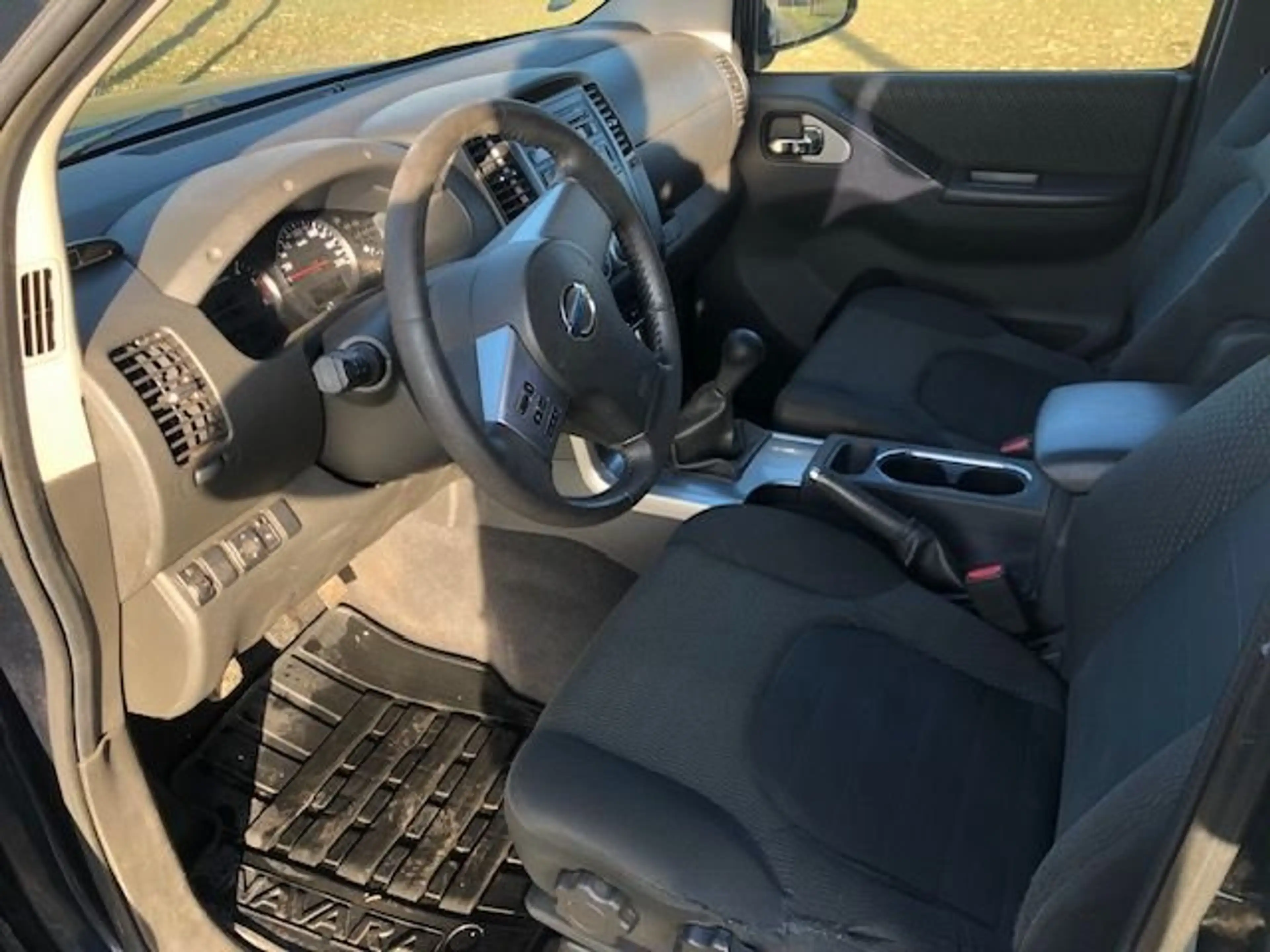 Nissan Navara King Cab SE 4X4 — photo 6