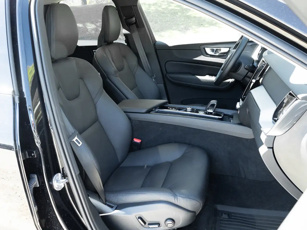 Volvo XC60 снимка Volvo XC60
