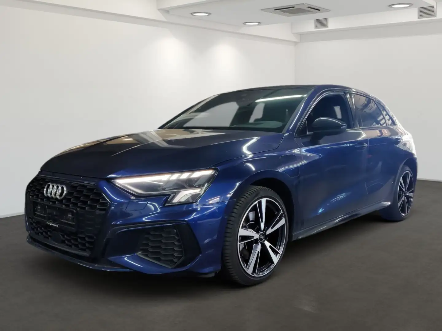 Audi A3 40 TFSI e s-line AssistenzPaket PAN Modrá - 2