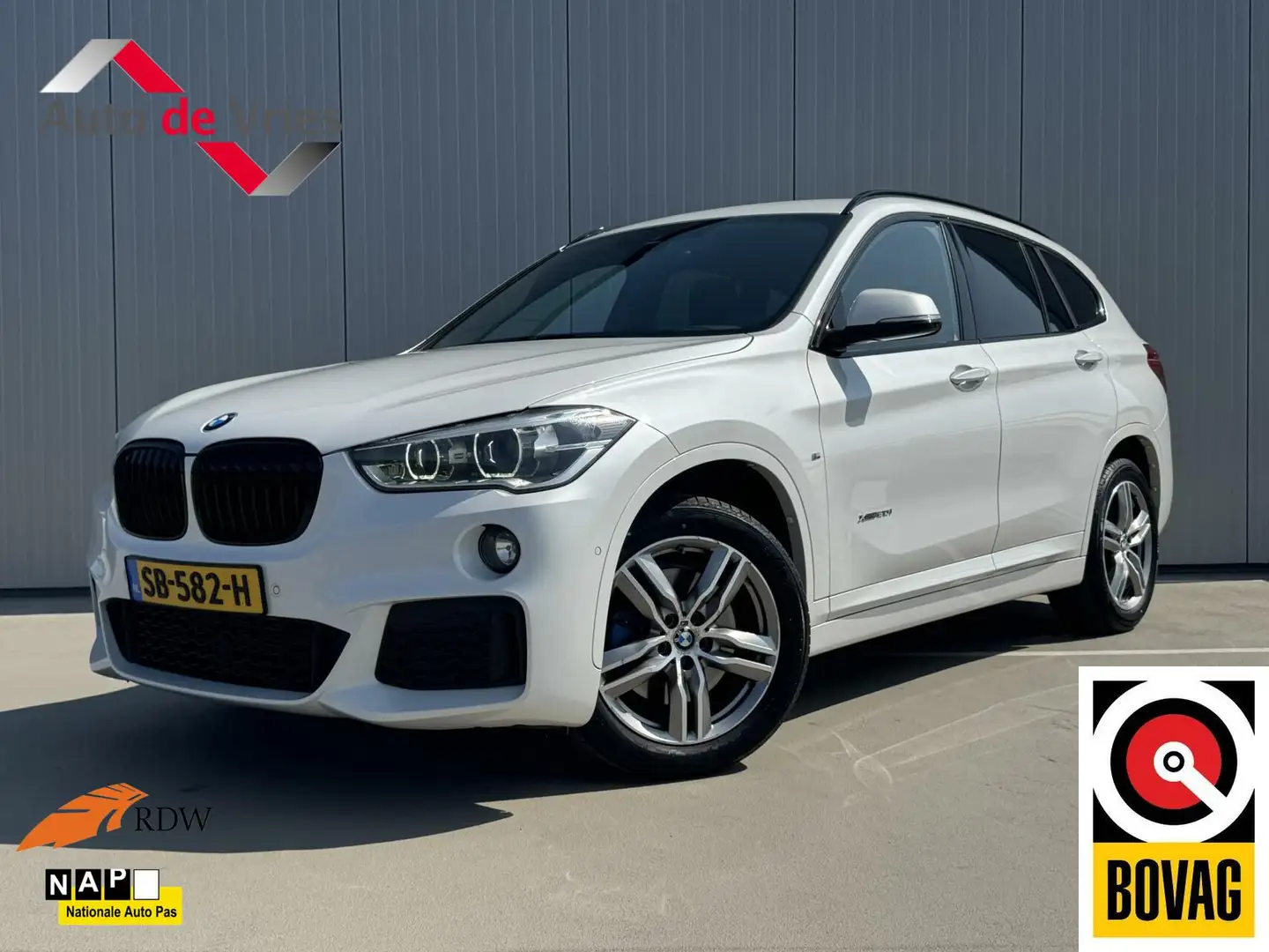 BMW X1 xDrive20i Executive M-Sport|Trekhaak|NL-Auto Wit - 1