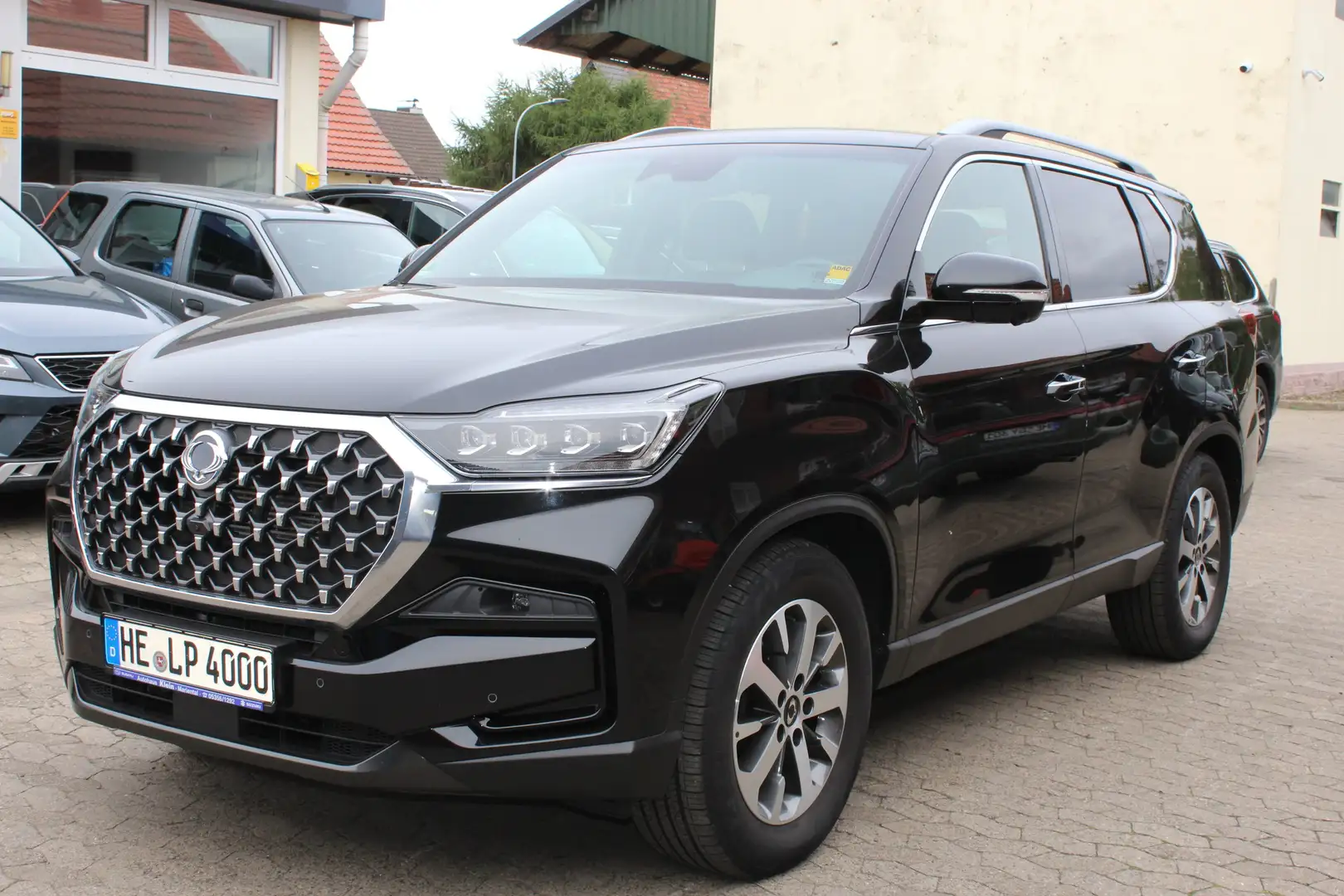 SsangYong Rexton Rexton 2.2 e-XDi 4WD Aut. Sapphire inkl. AHK Schwarz - 2