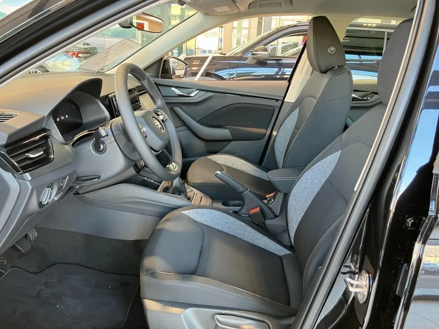 Skoda Kamiq Essence 1,0 TSI  5-Gang-Schaltgetriebe Schwarz - 2