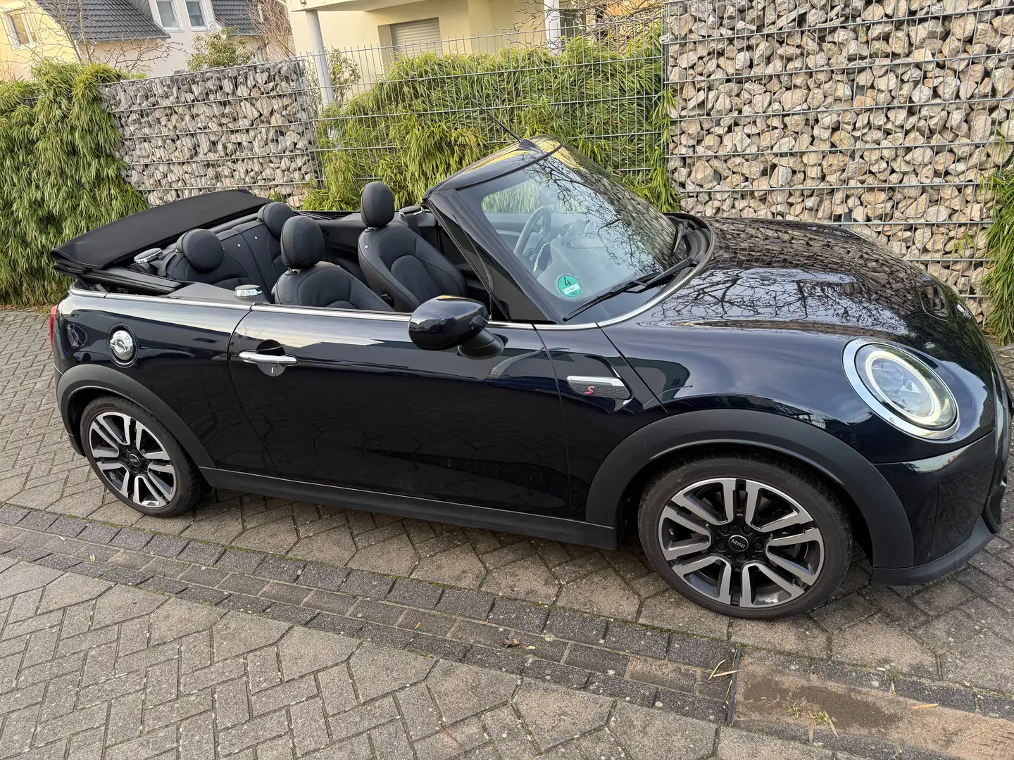 MINI Cooper S Cabrio Aut. MINI Yours Leder, Head Up, Kamera, DAB Schwarz - 1