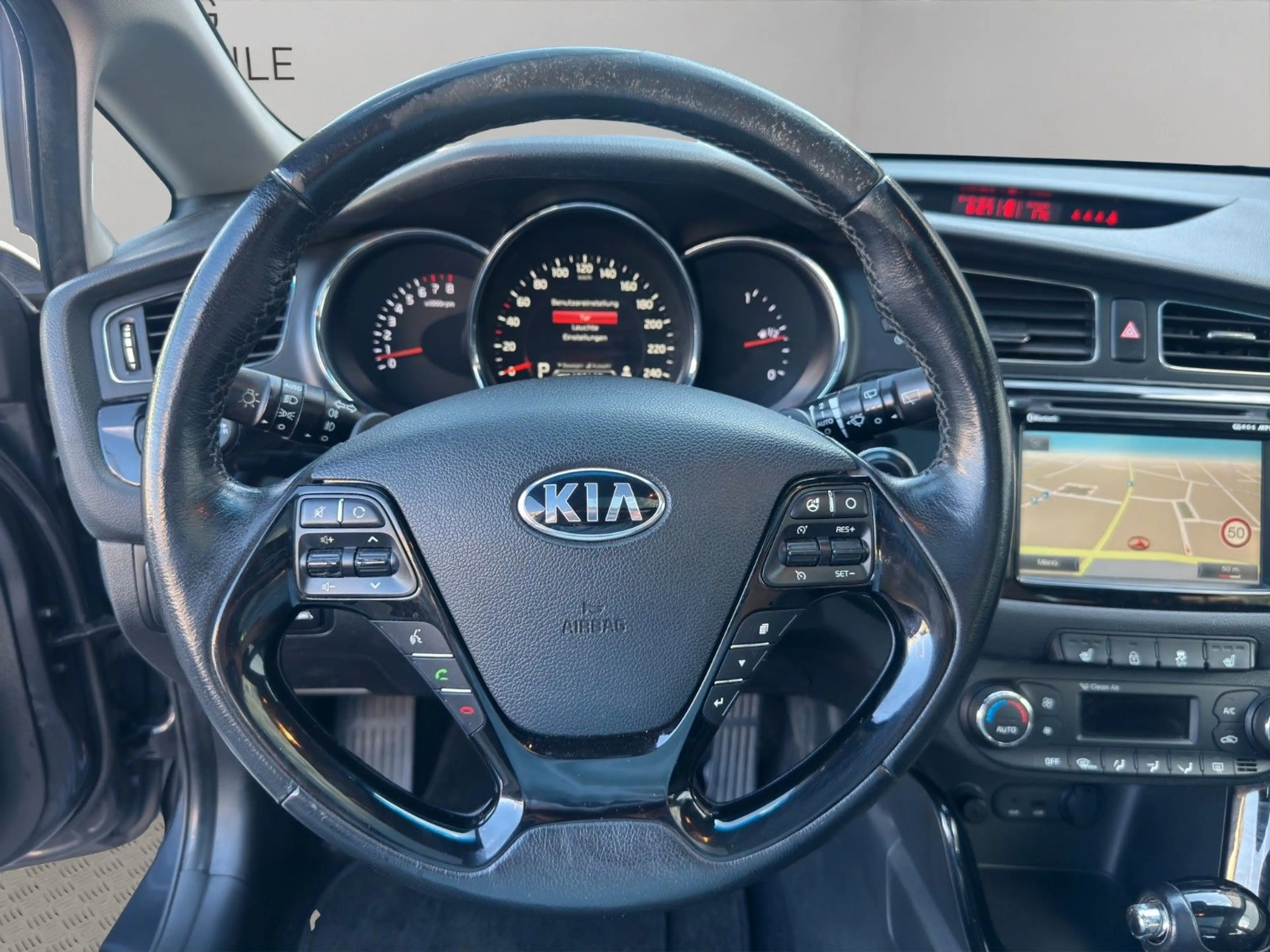 Kia Ceed / cee'd Ceed Spirit/NAV/SHZ/2.HAND/SCHECKHEFT/LM/LED — photo 12