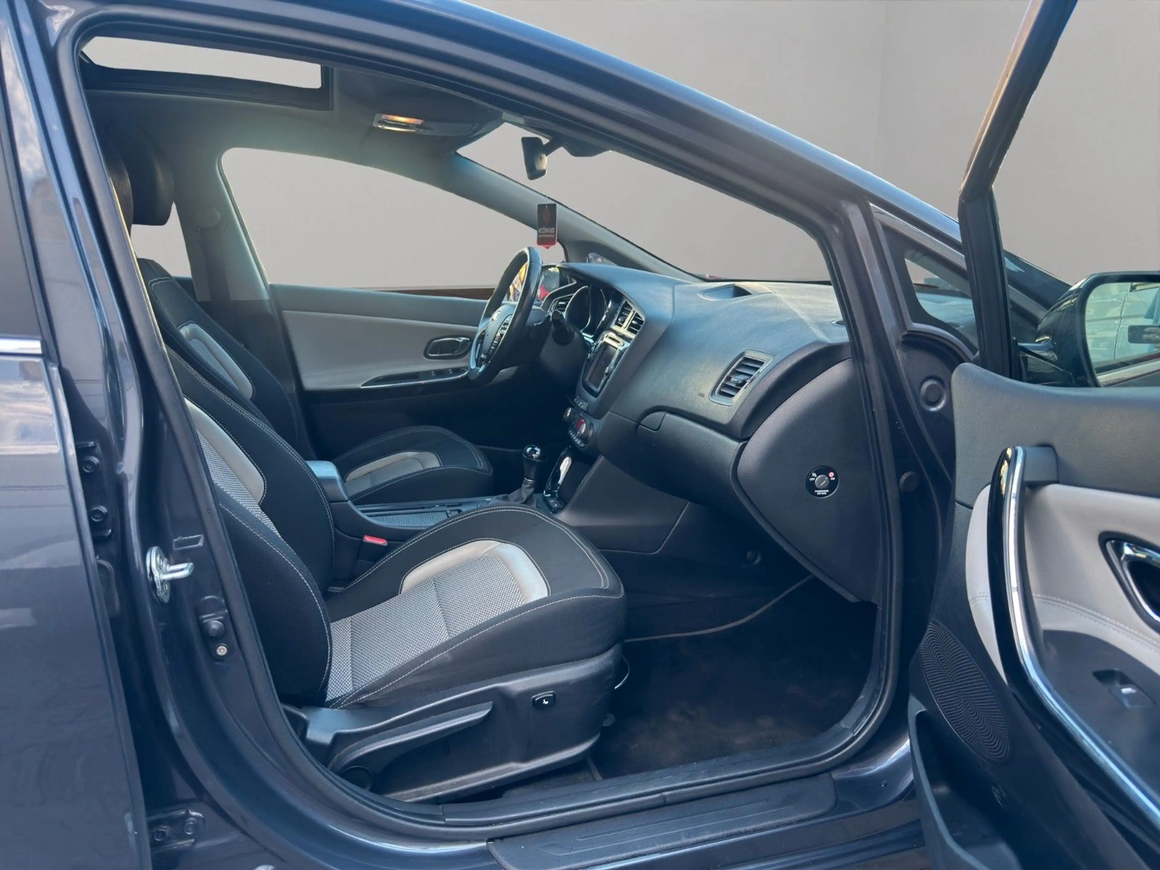 Kia Ceed / cee'd Ceed Spirit/NAV/SHZ/2.HAND/SCHECKHEFT/LM/LED — photo 17