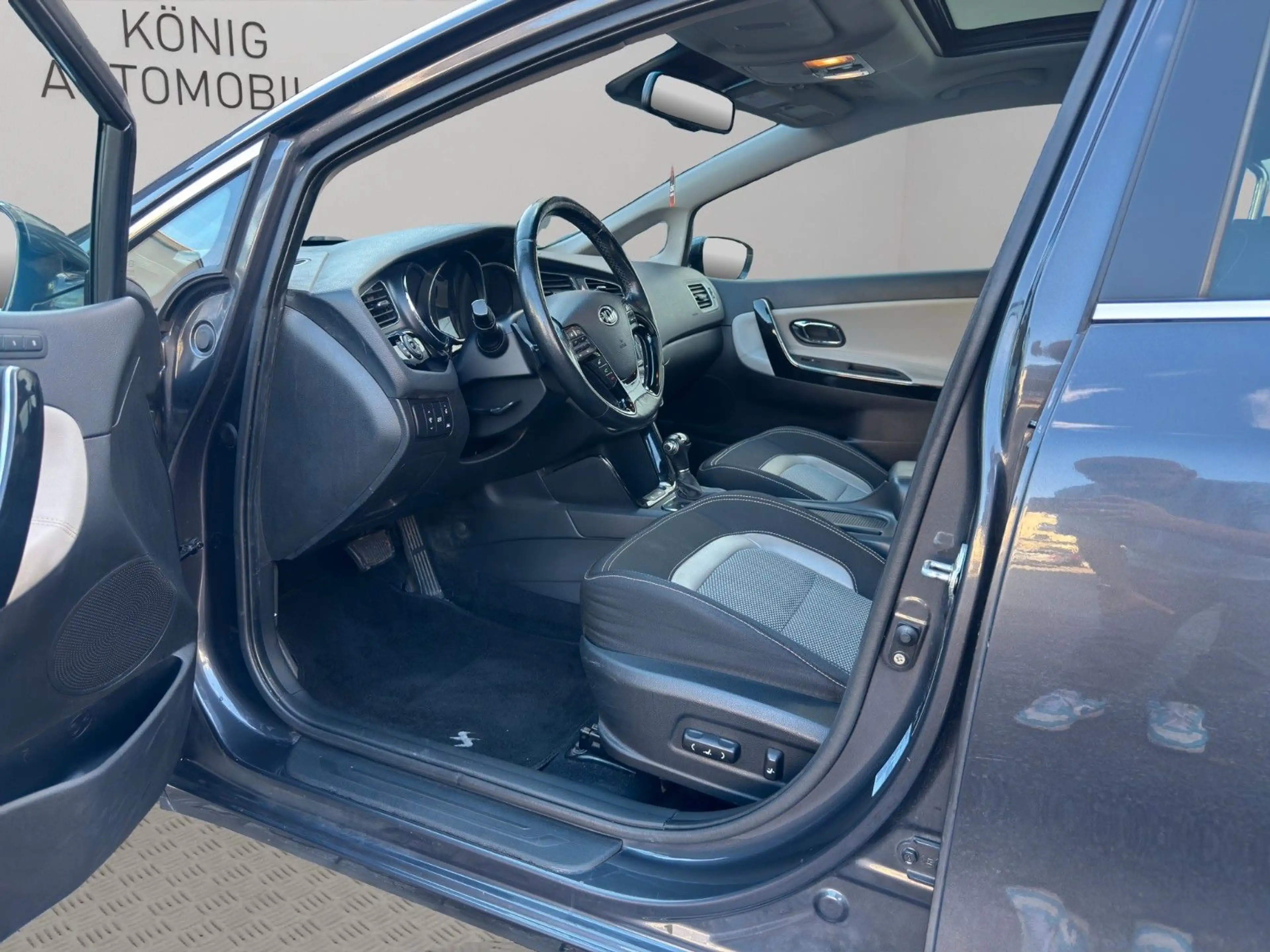 Kia Ceed / cee'd Ceed Spirit/NAV/SHZ/2.HAND/SCHECKHEFT/LM/LED — photo 11