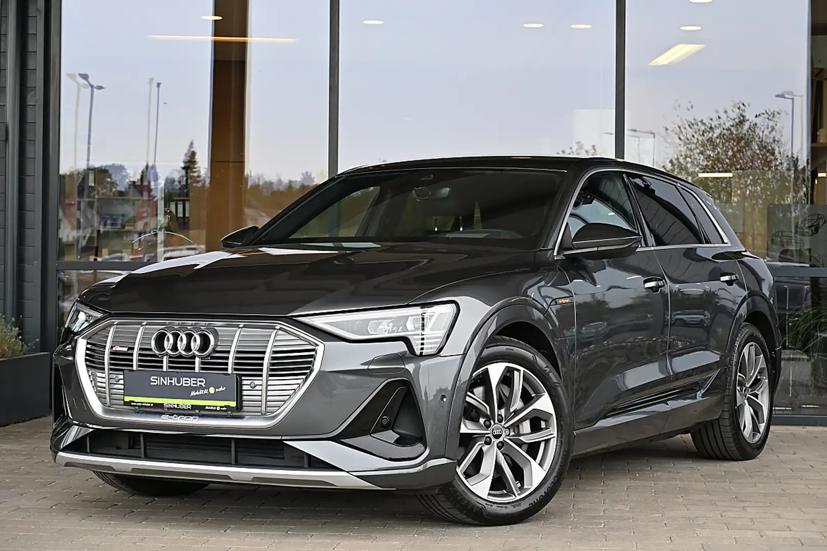 Audi e-tron 55 quattro 95kWh S-line NP €107k ACC, MatrixLED... Grau - 1