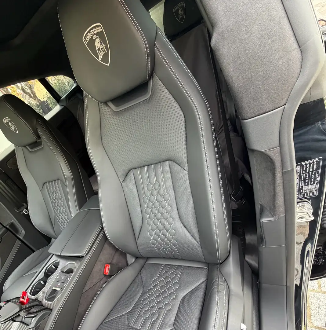 Lamborghini Urus SE Schwarz - 2