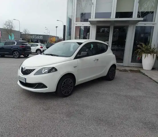 Lancia Ypsilon 1.0 FireFly Hybrid Gold
