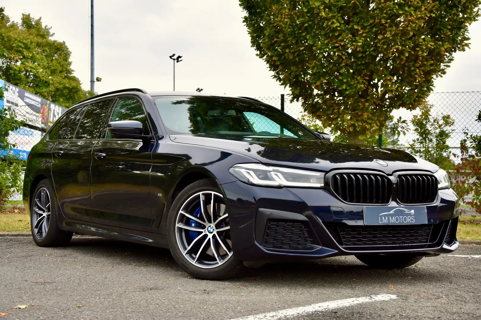 BMW 530 e Touring **M-Sport** PANO **TREKHAAK Noir - 1