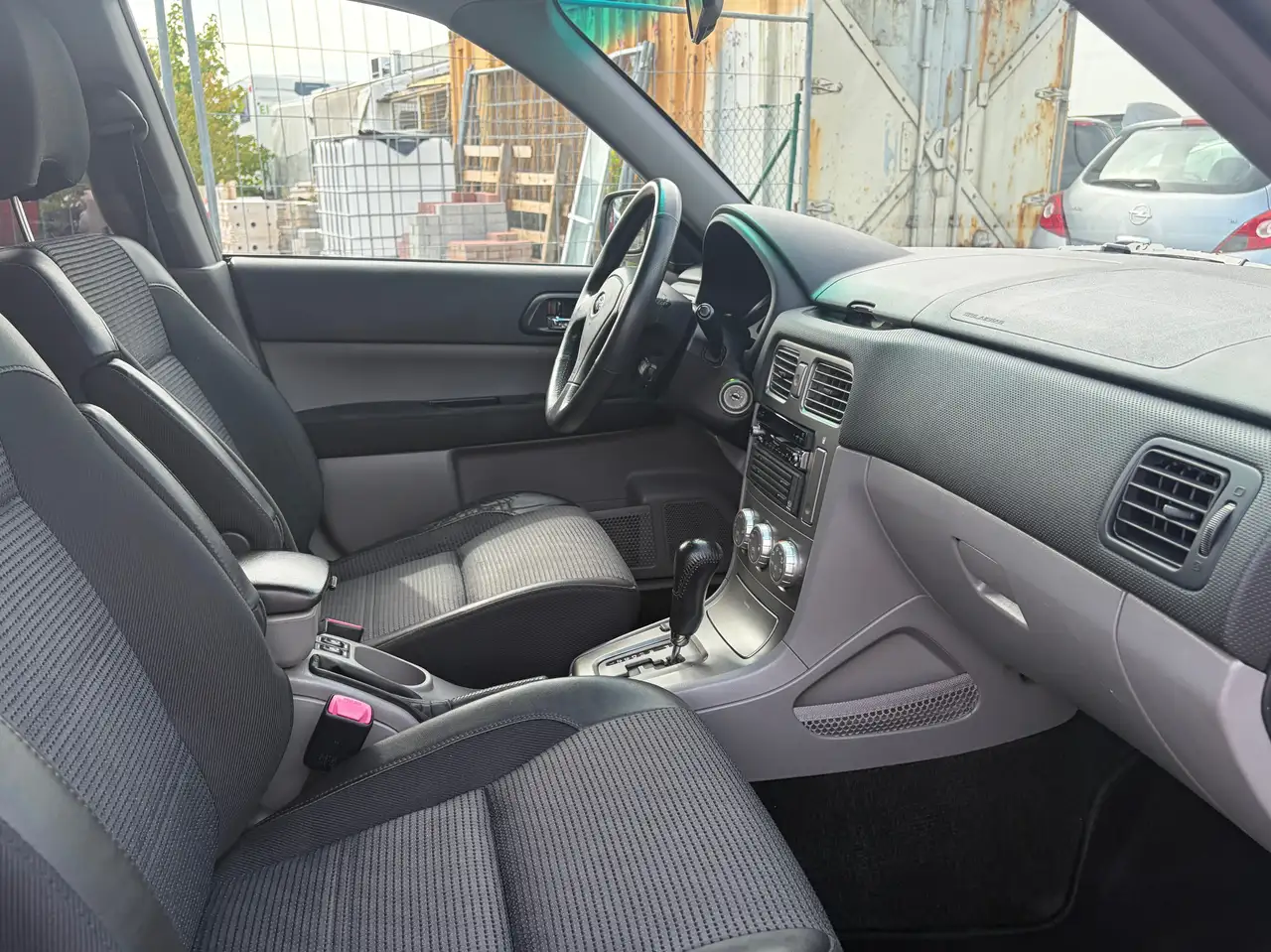 Subaru Forester 2.0 X Comfort 4x4 | 158 ch | BVA | Toit panoramique | Sièges chauffants | Climatisation automatique | Barres de toit