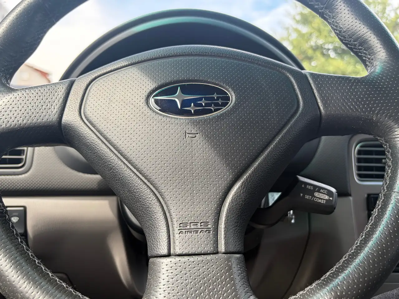 Subaru Forester 2.0 X Comfort 4x4 | 158 ch | BVA | Toit panoramique | Sièges chauffants | Climatisation automatique | Barres de toit