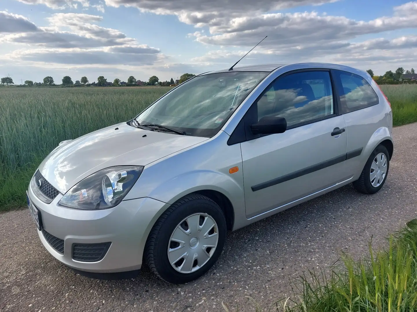 Ford Fiesta 1.3 Ambiente - 2