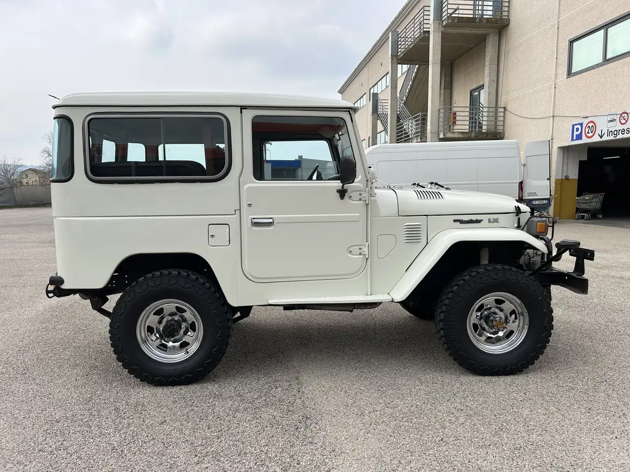 Toyota Land Cruiser BJ 42 LX, foto 5