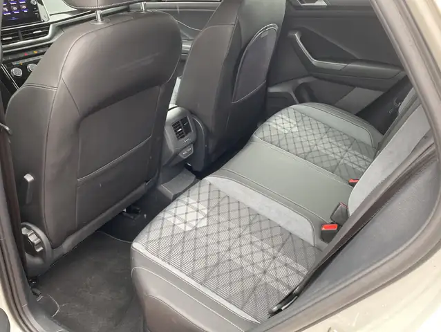 Volkswagen T-Roc view 4