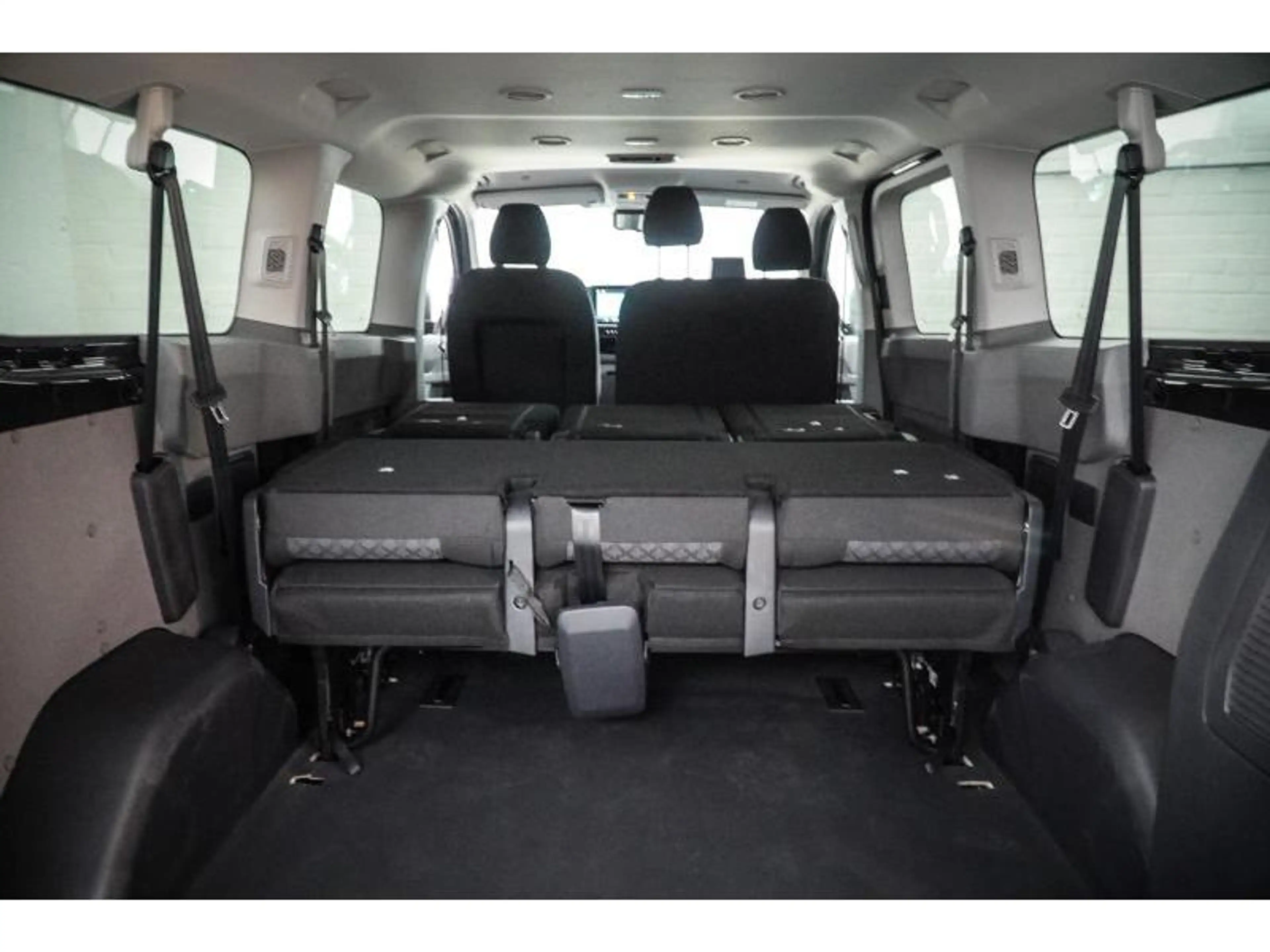 Volkswagen T7 Kombi lang 4 moiton — photo 12