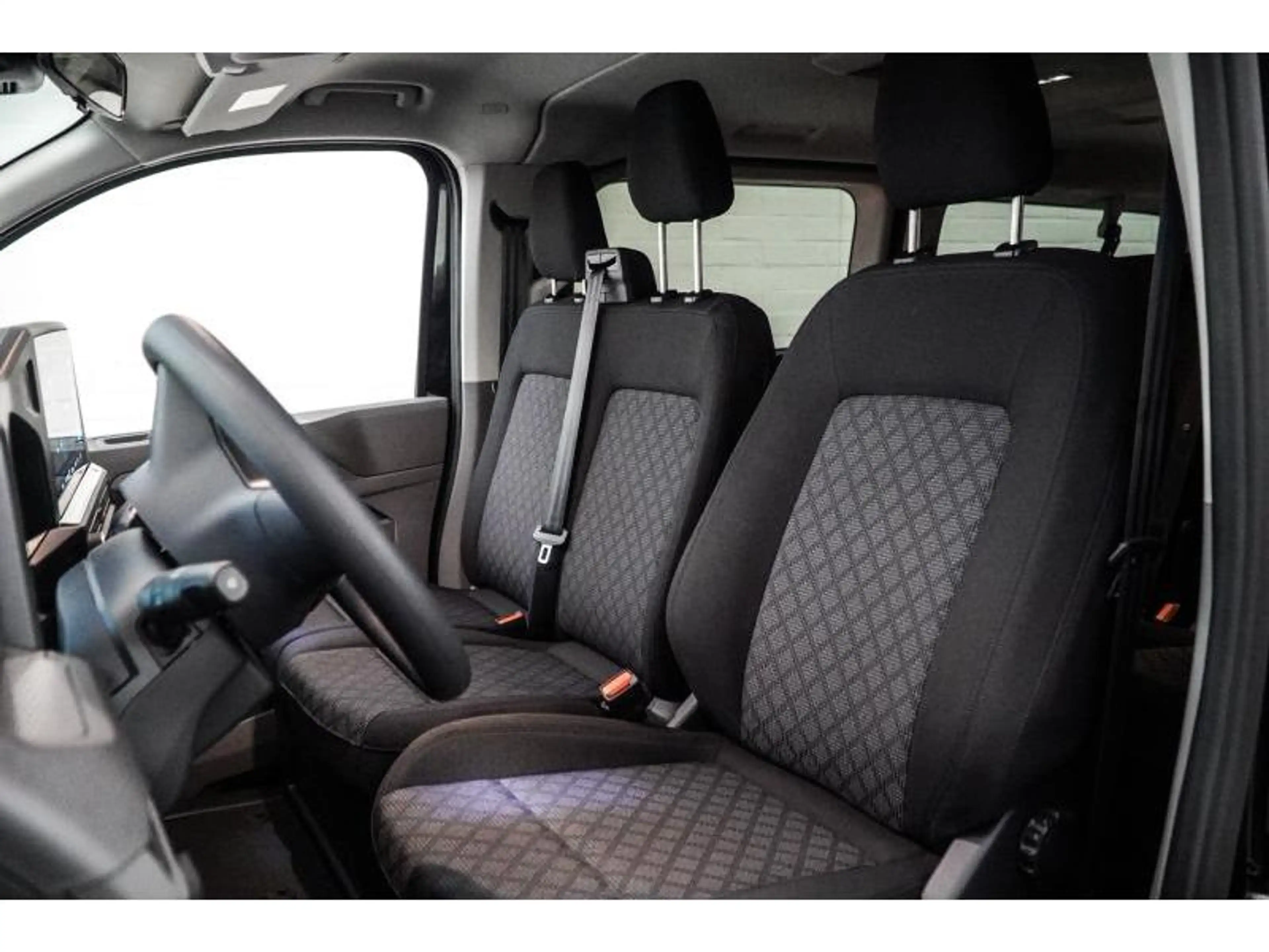 Volkswagen T7 Kombi lang 4 moiton — photo 7