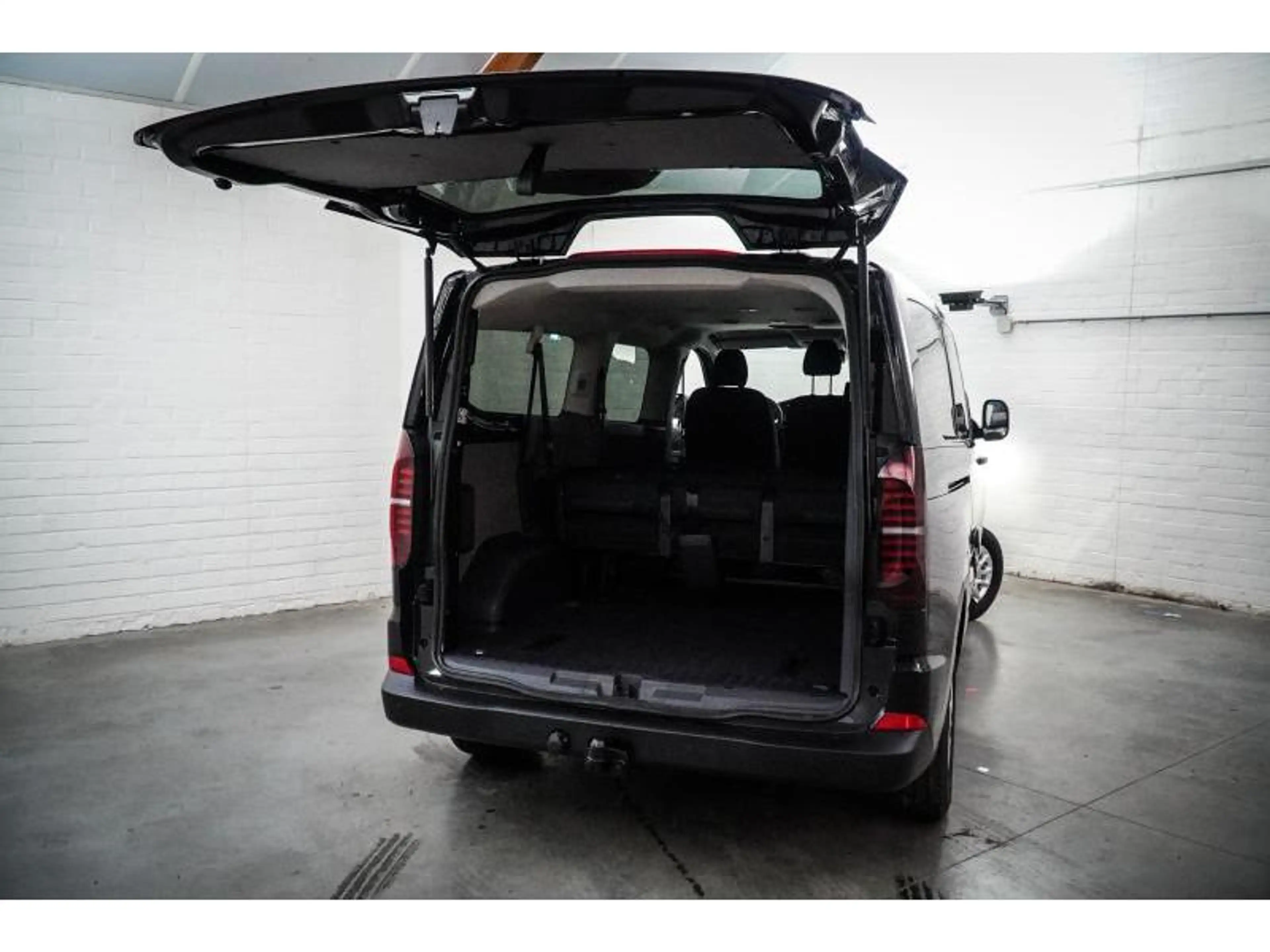 Volkswagen T7 Kombi lang 4 moiton — photo 14