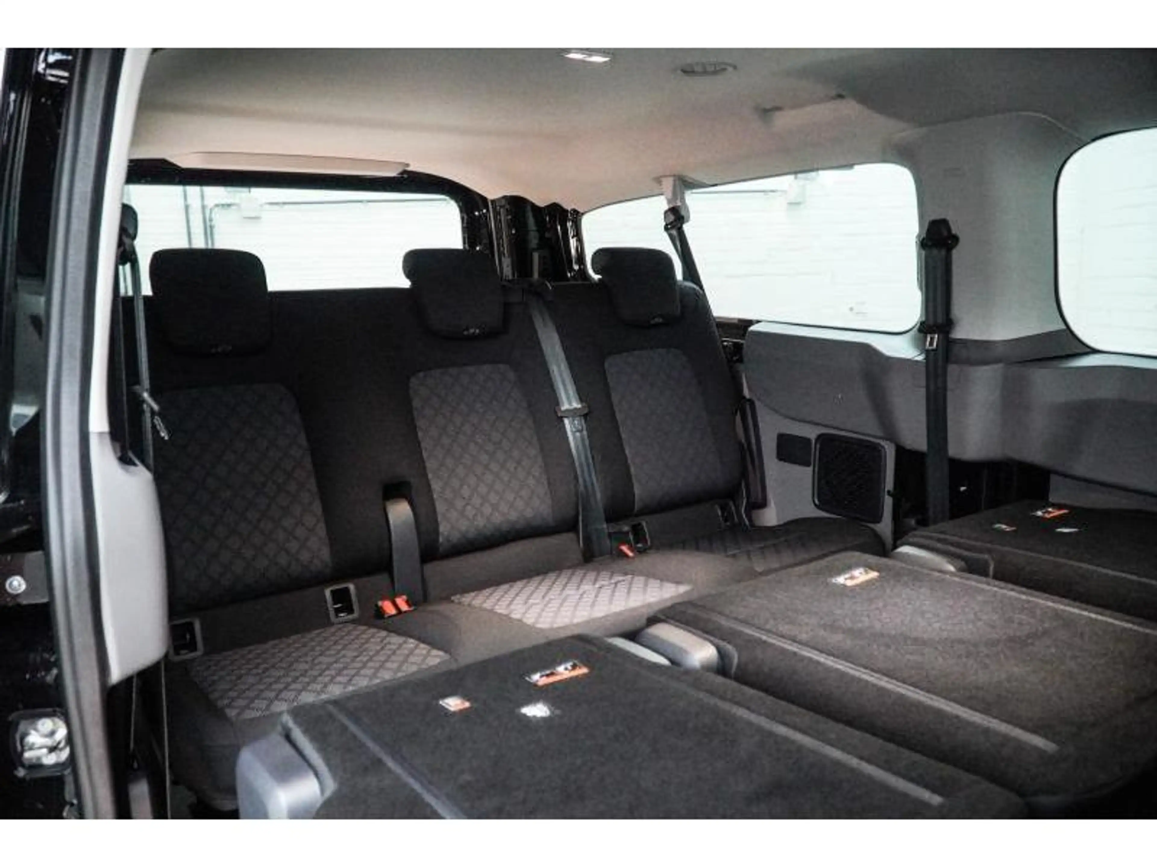 Volkswagen T7 Kombi lang 4 moiton — photo 10