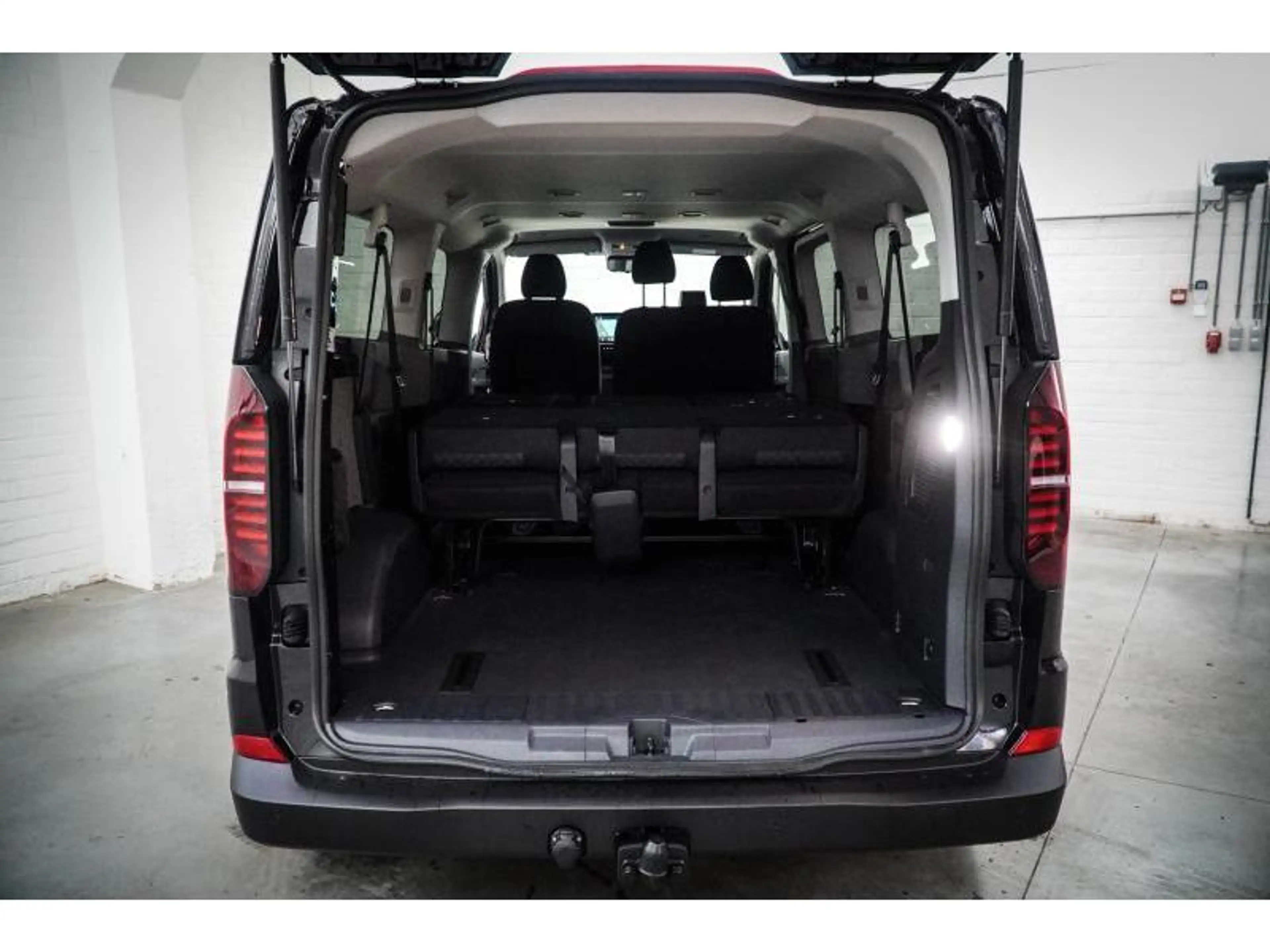 Volkswagen T7 Kombi lang 4 moiton — photo 6