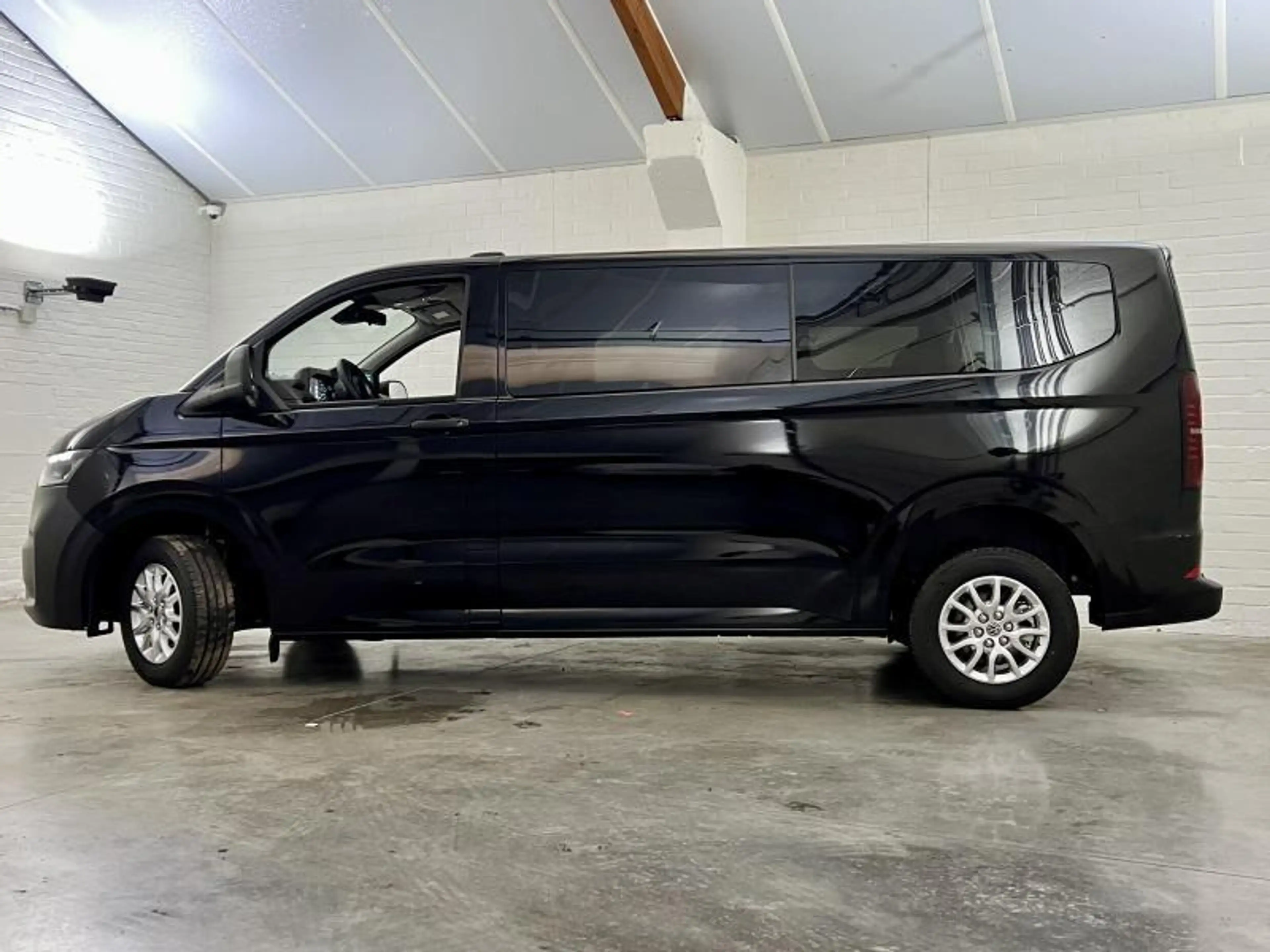 Volkswagen T7 Kombi lang 4 moiton — photo 5