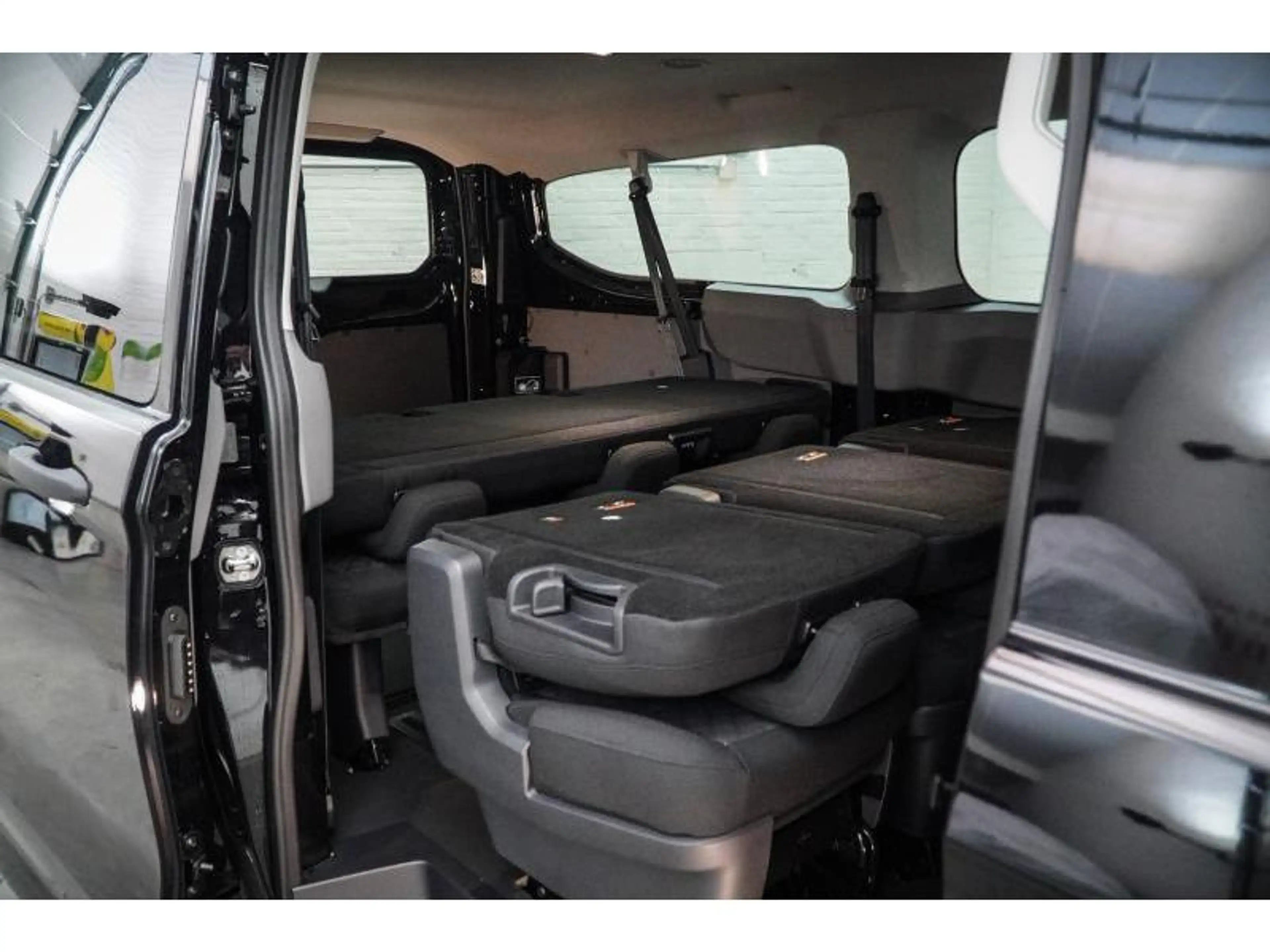 Volkswagen T7 Kombi lang 4 moiton — photo 11