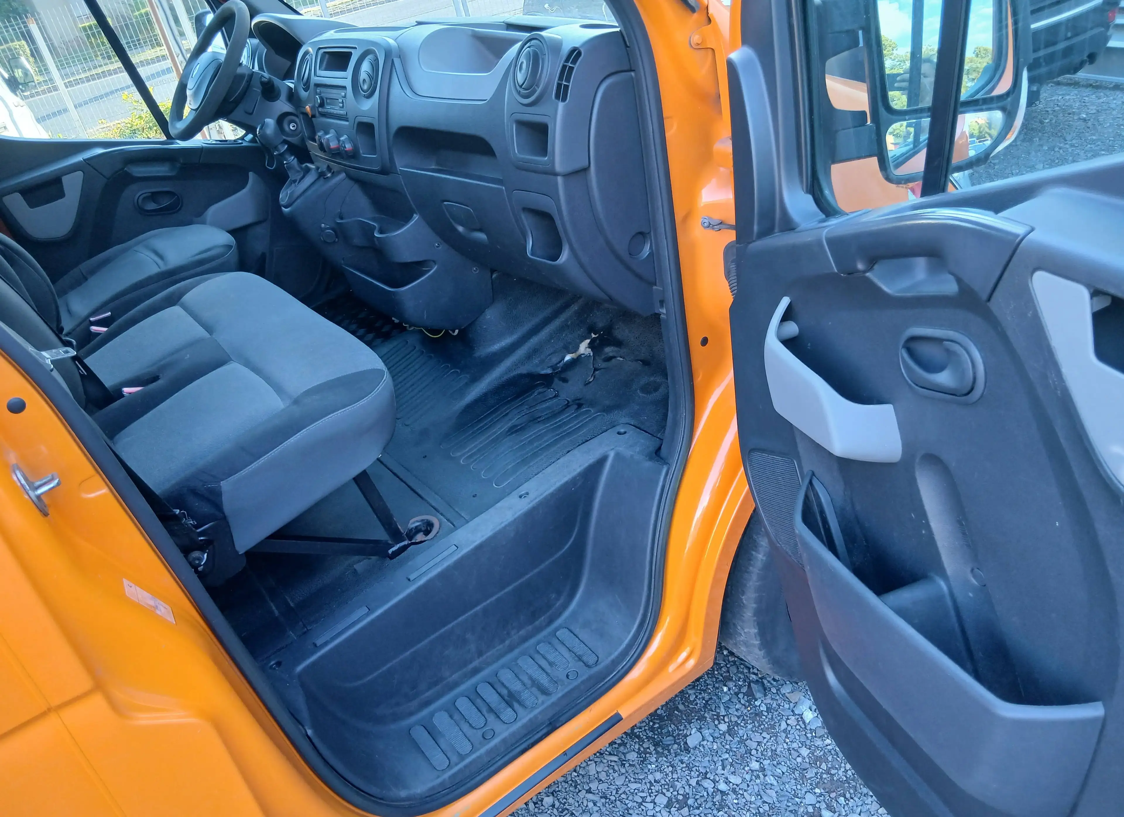 Renault Master L2H1 3,5t — photo 13