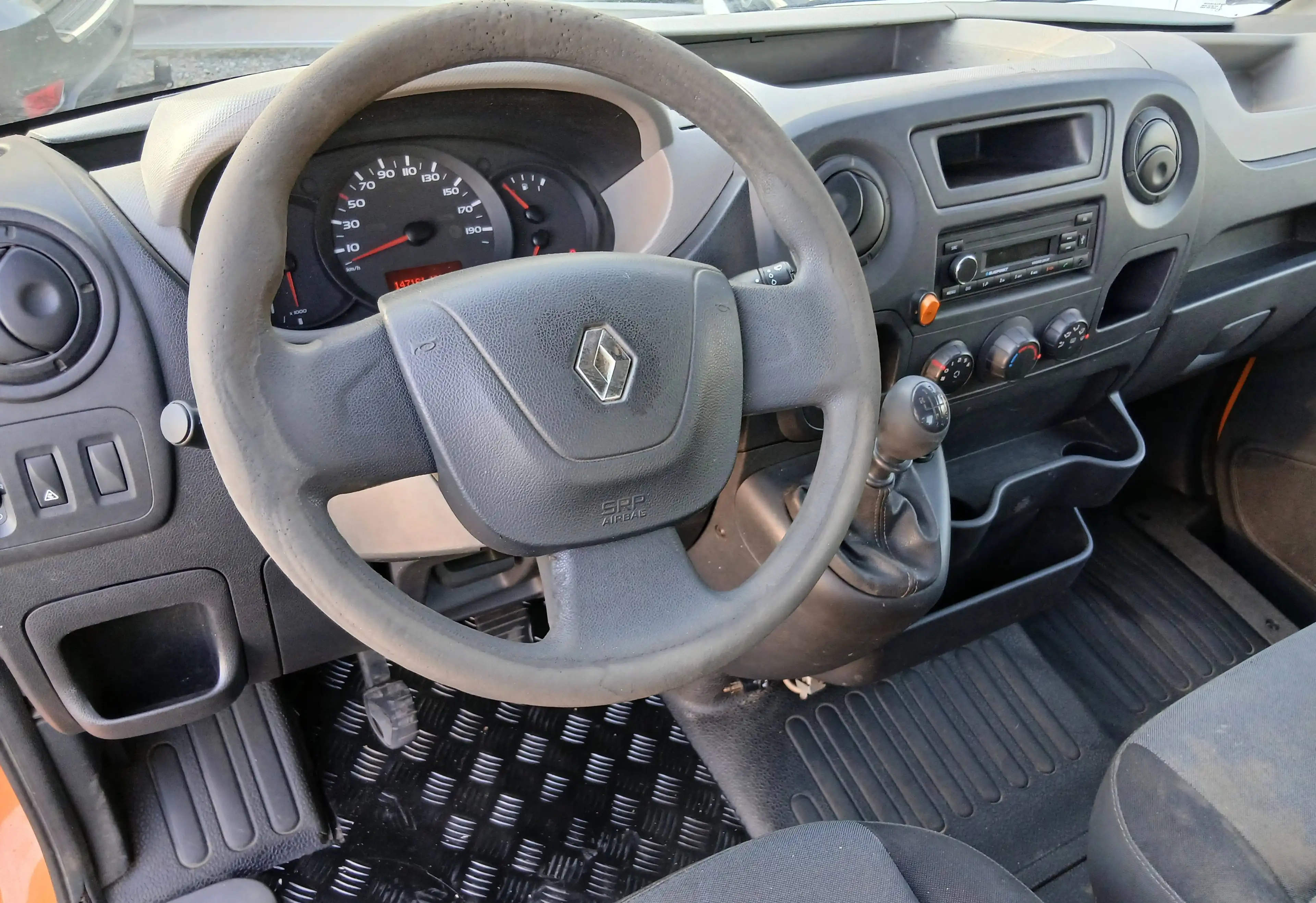 Renault Master L2H1 3,5t — photo 10