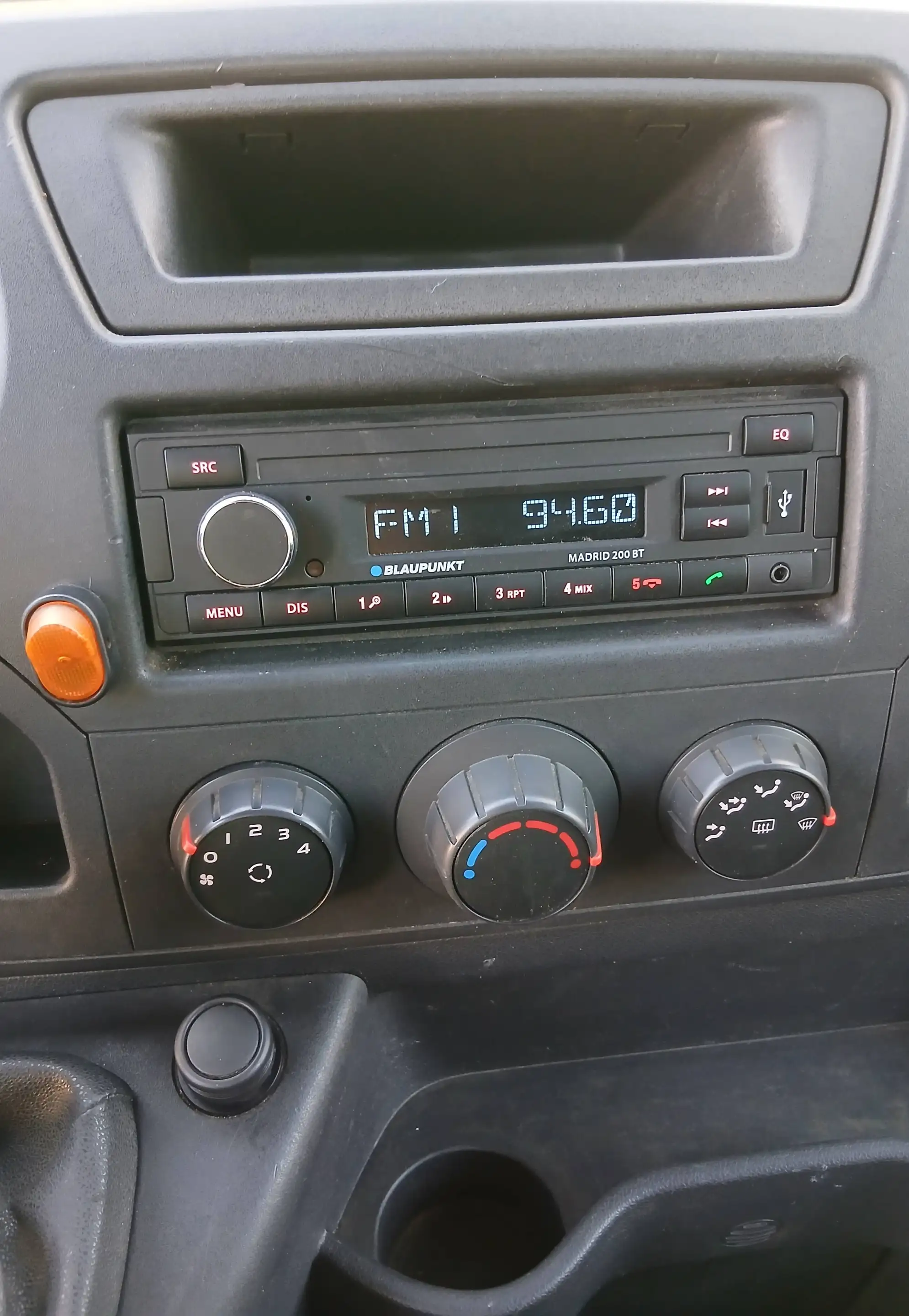 Renault Master L2H1 3,5t — photo 14