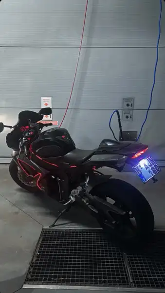 Suzuki GSX-R 600 - foto 7