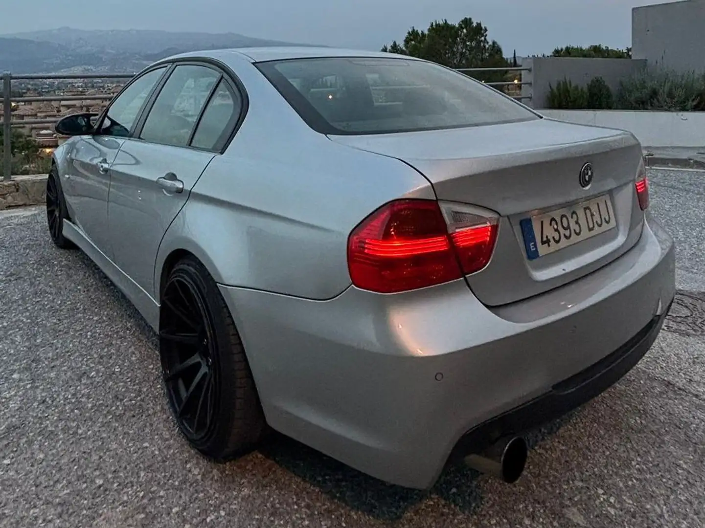 BMW 320 320d - 1