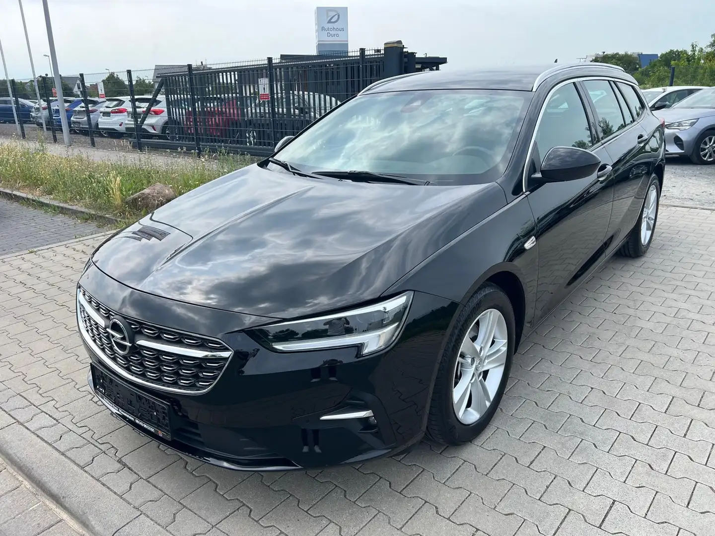 Opel Insignia 2.0 Turbo Elegance Aut. Navi+Led+Shz Negro - 2